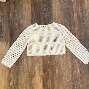 Knitted long sleeve crop top.